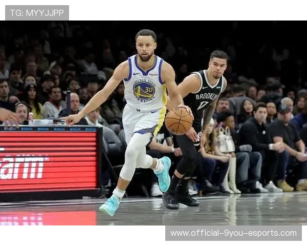 勇士替补席集体爆发，主帅称“团队赢球”——逆境中的团结力量